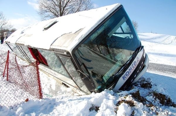 Wypadek autobusu w Pobiednie...