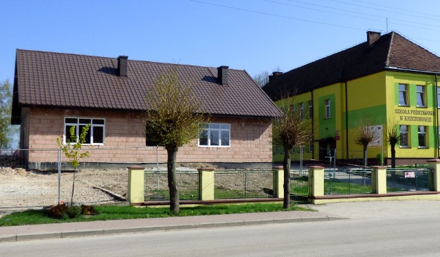 Nowe przedszkole w Krzczonowie znajduje się obok budynku Szkoły Podstawowej.