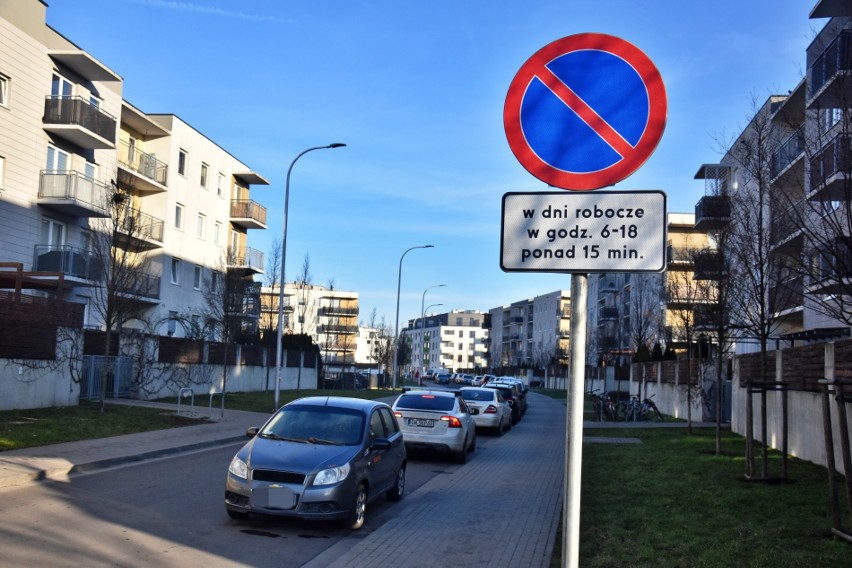Mieszkańcy domagali się zakazów parkowania w połączeniu z...