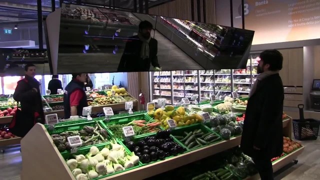 Supermarket w Mediolanie ma już dotykowe monitory