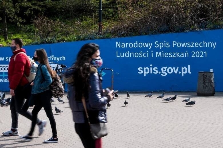 - Zgłosiliśmy na policję osiem wniosków o ukaranie osób,...