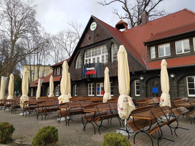 Restauracja kieruje się duchem i filozofią obowiązującą w Republice Czeskiej, gdzie bez okazania certyfikatu nie wejdzie się do lokalu