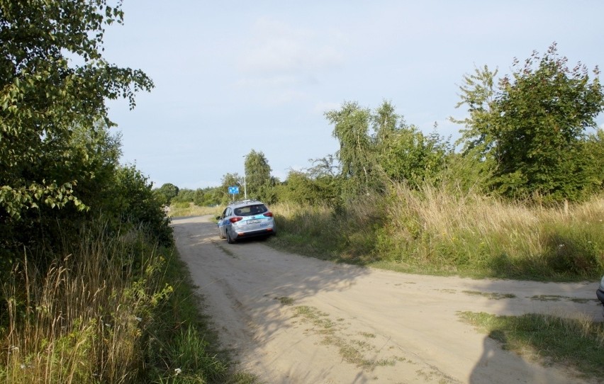 Wypadek paralotniarza w Dębinie. Mężczyzna trafił do...