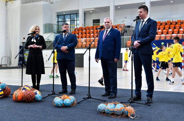 Ceny biletów na mecze MŚ w Spodku ogłoszono w hali IV LO im. gen Maczka w KatowicachZobacz kolejne zdjęcia. Przesuwaj zdjęcia w prawo - naciśnij strzałkę lub przycisk NASTĘPNE 