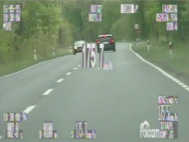 Policjanci zatrzymali mężczyznę, gdy jechał blisko 180 km/h w miejscu, gdzie można jechać 90 km/h.