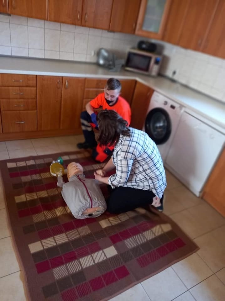 Kibice Wisły Sandomierz zainicjowali kurs pierwszej pomocy dla młodzieży i wychowawców  w Domu Dziecka, w Łoniowie. Zobaczcie zdjęcia 