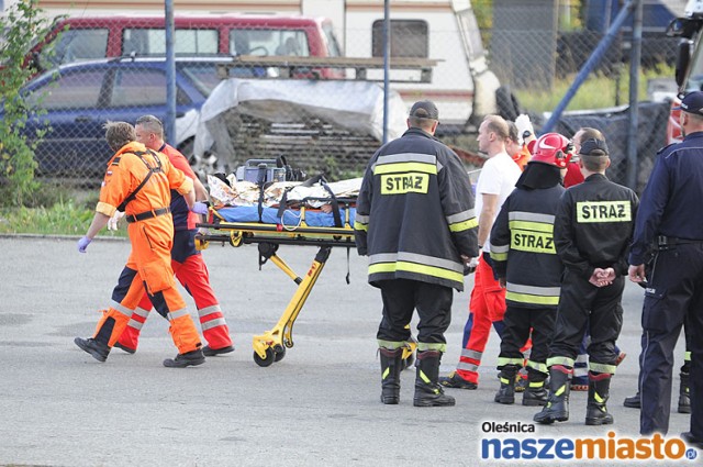 Do wypadku doszło w poniedziałek przed godz. 17 w Oleśnicy. Chłopca potrąciły dwa samochody