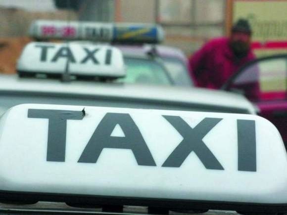 Słupscy taksówkarze są oburzeni grzywną jaką dostali dzicy przewoźnicy.