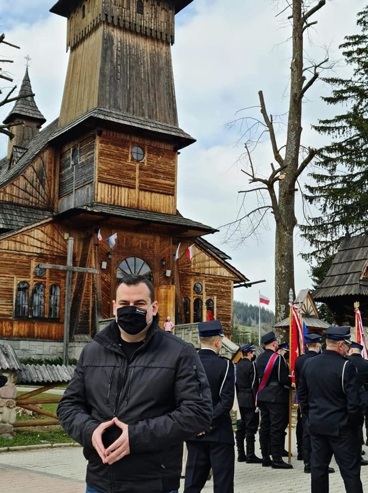 Prezydent Skarżyska-Kamiennej Konrad Kronig majówkę spędzał zwiedzając... drewniane kościoły wokół Zakopanego