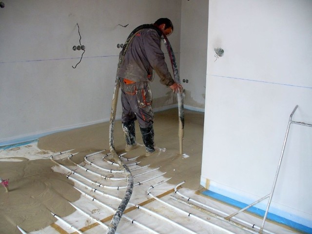 Skuteczność ogrzewania podłogowego zależy m.in. od wykonania i wykończenia podłogi.