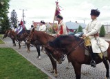 Zaręby Kościelne. 3 Maja: barwna uroczystość, inscenizacja historyczna, ułani. Zobaczcie zdjęcia 