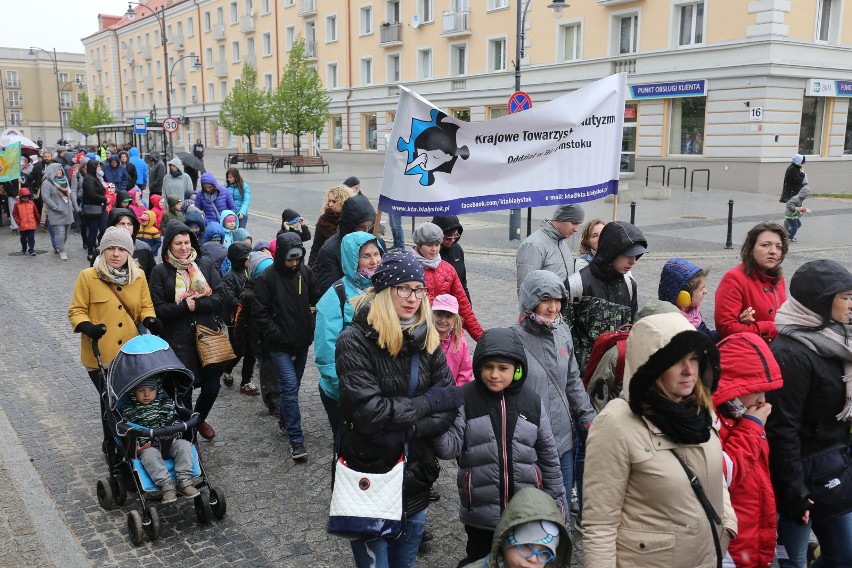 Po marszu, na placu przed Ratuszem, rozpoczął się festyn...