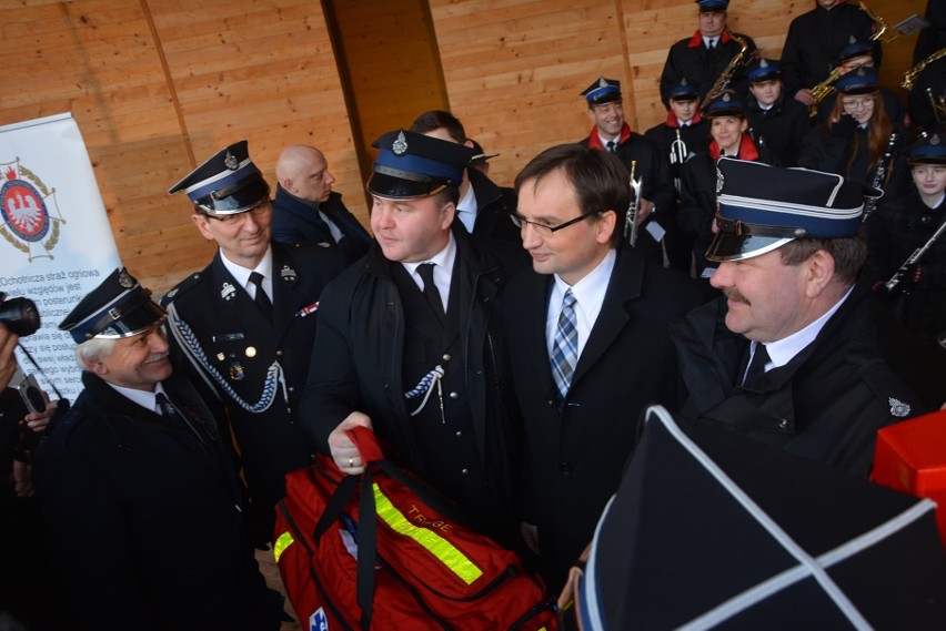 Rabka-Zdrój. Minister Ziobro przekazał sprzęt strażakom OSP [ZDJĘCIA]
