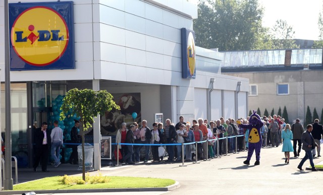 Czy takie kolejki ustawią się też podczas otwarcia sklepu Lidl przy Żmigrodzkiej?