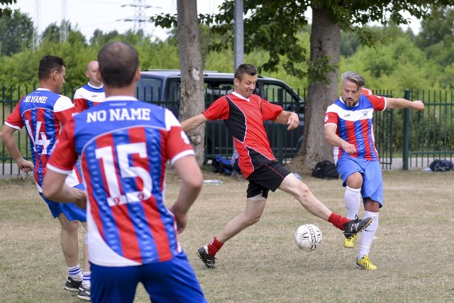 Rywalizacja zawodników-oldbojów na stadionie w Kobylnicy jest zawsze bardzo emocjonująca i pełna walki