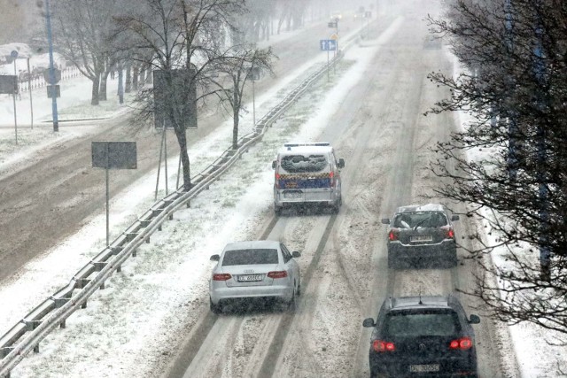 We wtorek, 28 listopada, w samym Wrocławiu może spaść od 10 do 15 centymetrów śniegu. We wtorek o poranku tak może wyglądać wiele wrocławskich ulic...