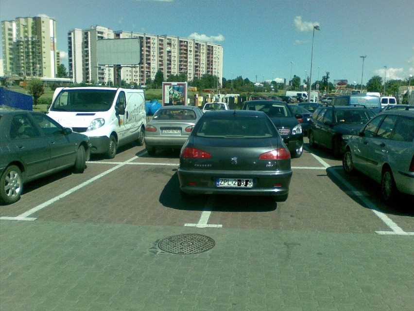 A to parking przy Castoramie.
