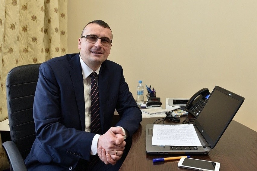 Burmistrz Piotr Ryba zamraża planowane w krynickim urzędzie...