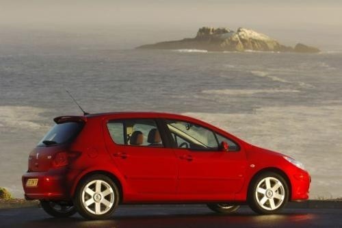 Fot. Peugeot: Peugeot napędzany silnikiem 1,6 l o mocy 110...