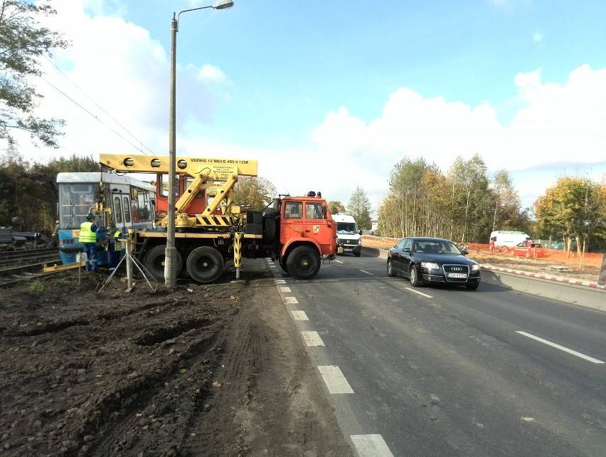 Leśnica bez tramwajów. Torowisko na Kosmonautów było zamknięte [ZDJĘCIA]