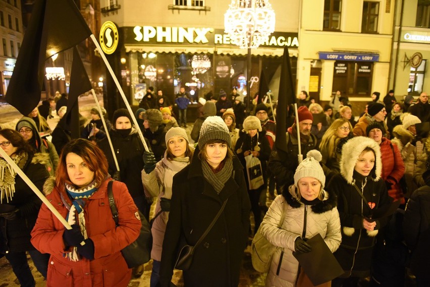 Na Rynku Staromiejskim w Toruniu odbył się protest kobiet,...