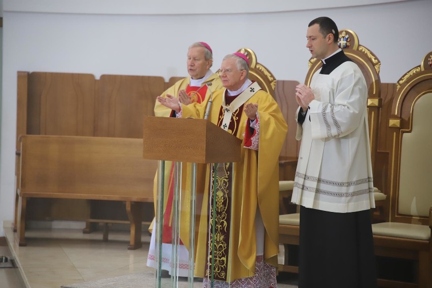 Arcybiskup Marek Jędraszewski w Łagiewnikach: To co się dzieje, dotyka nas wszystkich. Wiele udało się nam w walce z koronawirusem osiągnąć 
