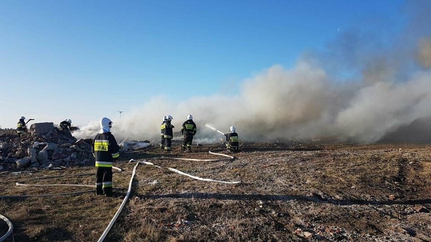 Pożar wysypiska śmieci w Sąspowie