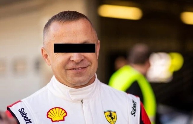 Roman Z. to polski kierowca wyścigowy startujący w barwach Ferrari, jeszcze do niedawna sponsorował zespół Red Bull Racing.