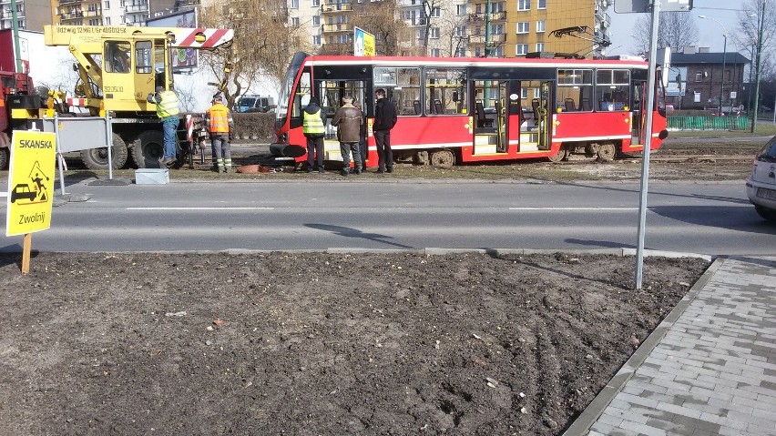 Sosnowiec: wykolejony tramwaj blokował ruch podczas otwarcia komisariatu [ZDJĘCIA, WIDEO]