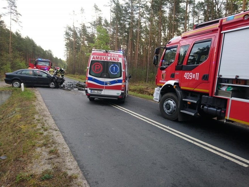 Tragiczna czołówka dwóch samochodów. Jedna osoba nie żyje 