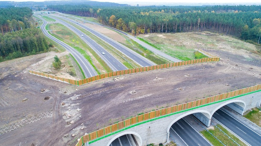 Na S5 w powiecie świeckim wciąż można spotkać pracowników....