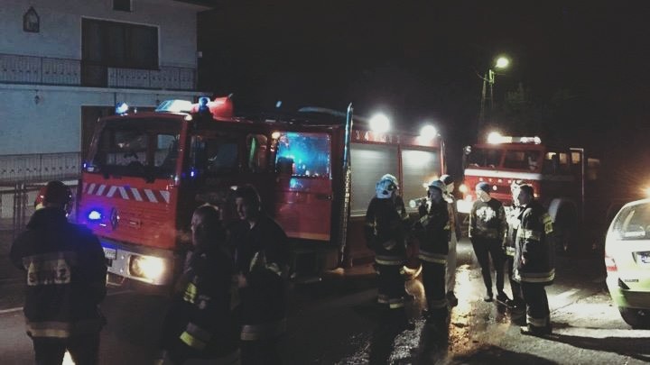 Nocny pożar w gminie Podegrodzie. Z ogniem walczyło 9 straży pożarnych