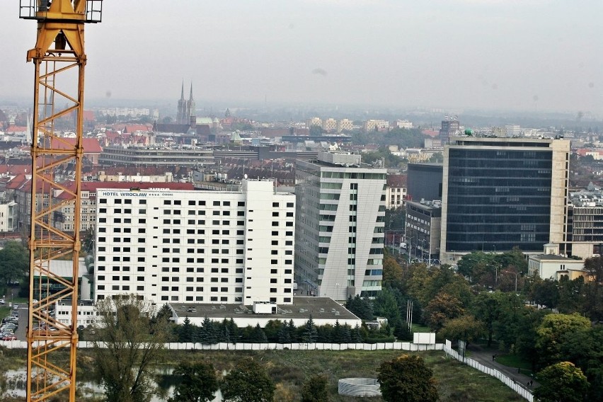 Wrocław: Sky Tower ma już 64 m (ZDJĘCIA)