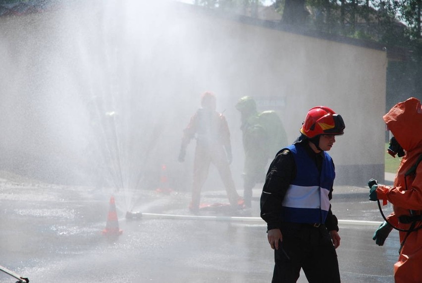 Strażacy ćwiczyli zabezpieczenie toksycznego wycieku w Ruszczy