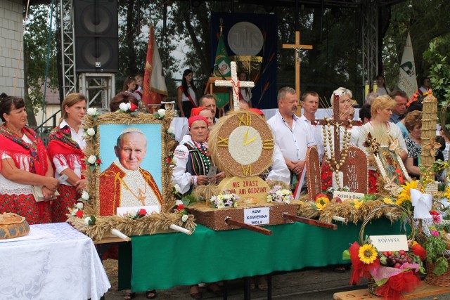 Sołectwa przygotowały wieńce dożynkowe.