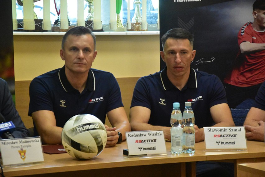 Konferencja prasowa w Świętokrzyskim Związku Piłki Nożnej. Umowa z firmą Hummel podpisana na 3 lata [ZAPIS TRANSMISJI, ZDJĘCIA]