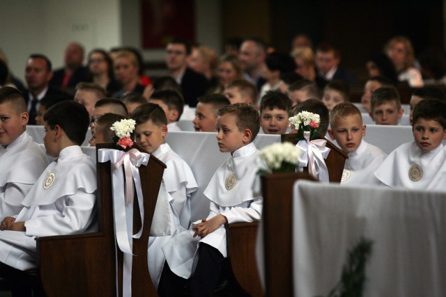 Zobacz oryginalne życzenia komunijne. Najlepsze wierszyki i życzenia na komunię świętą dla dzieci.