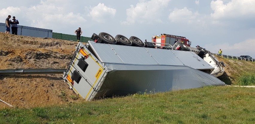 Wypadek na S8 pod Wrocławiem. Zderzyły się ciężarówki. Są korki