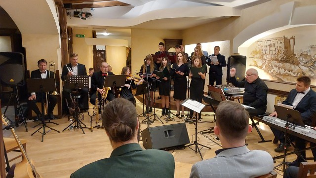 Koncert Muzyki Dawnej odbył się w opatowskim Żmigrodzie. Wystąpili artyści pod batutą Zdzisława Staniszewskiego.