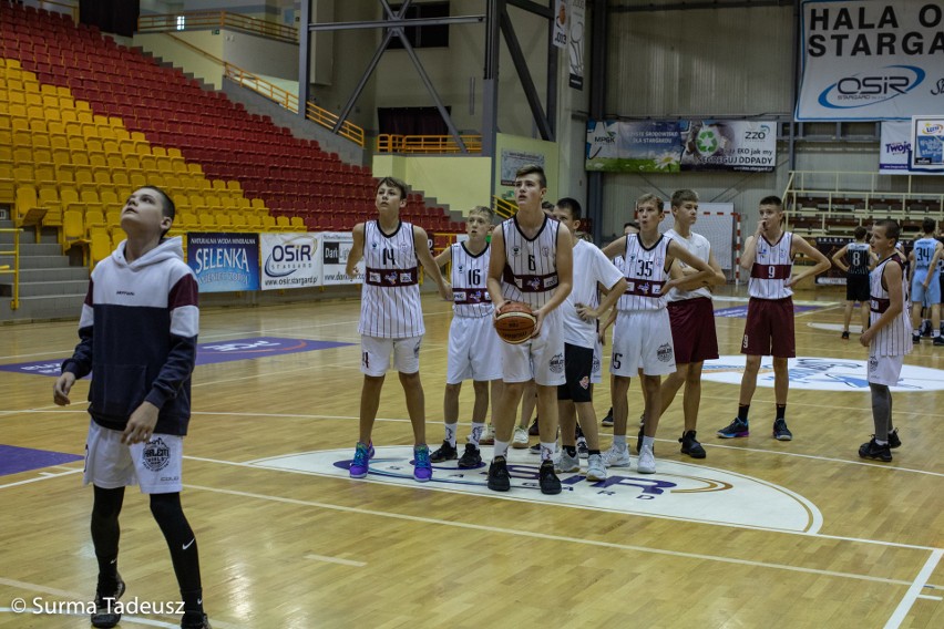 Spotkania rozgrywane były w hali OSiR i w hali sportowej SP...