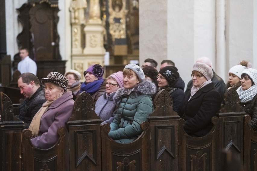 W Wielki Czwartek w katedrze świętych Janów w Toruniu...