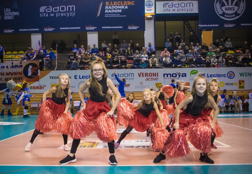 Radomskie cheerleaderki na meczach siatkarek, siatkarzy, koszykarzy i piłkarzy nożnych - ZDJĘCIA