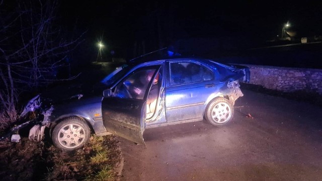 Pościg za kierowcą hondy, który nie zatrzymał się do kontroli w Woli Morawickiej, zakończył się stłuczką w Lisowie.