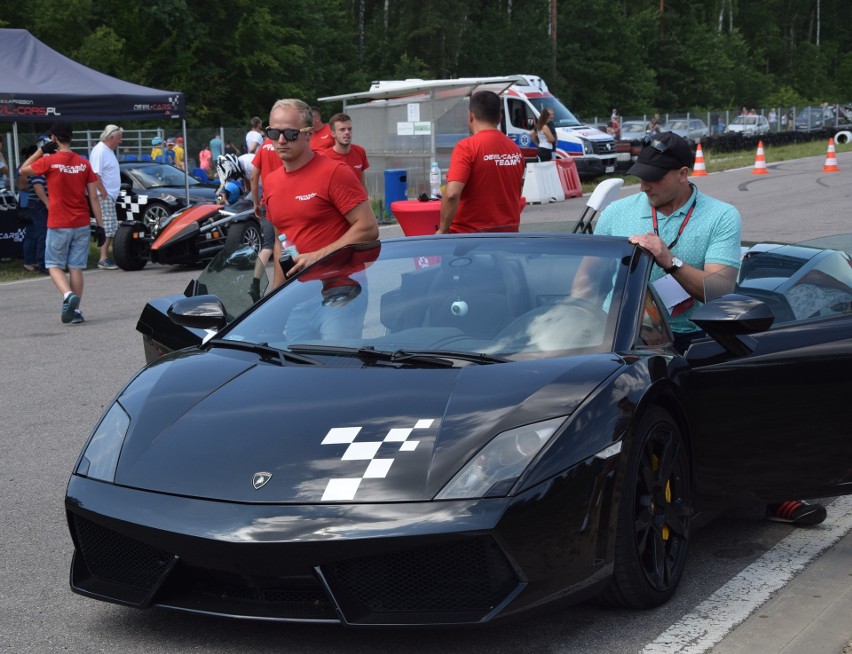 Devil-Cars w Białymstoku. Super auta znów na Torze Białystok. Chętnych na przejażdżkę było wielu [ZDJĘCIA]