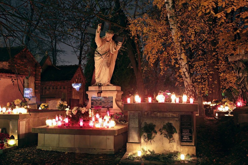 Wszystkich Świętych 2018. Wieczór na cmentarzu Rakowickim