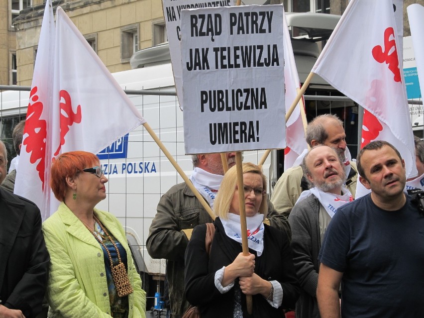 Protest TVP. Nie chcą przejścia do zewnętrznej firmy i prywatyzacji (ZDJĘCIA)