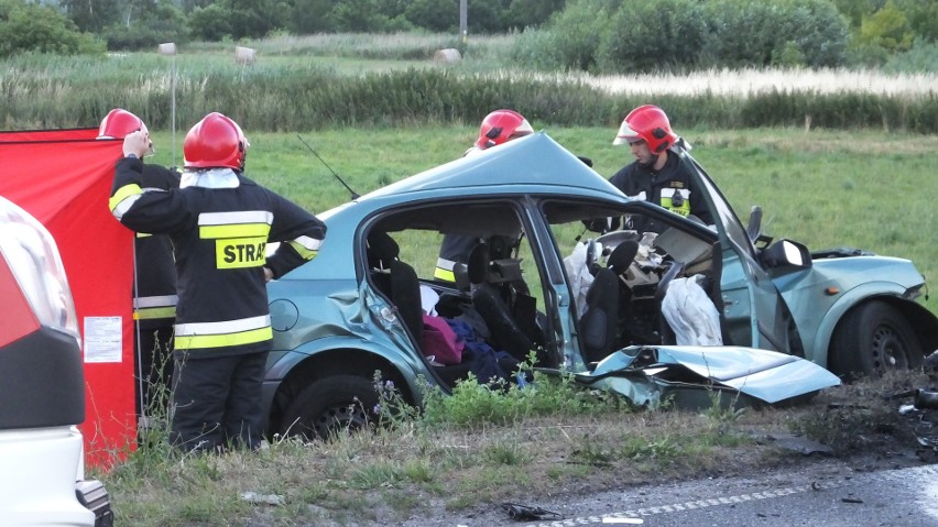 Droga przez kilka godzin byłą nieprzejezdna. Policjanci...