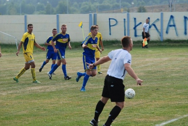 IV liga. Lubrzanka Kajetanów - Alit Ożarów 0:1