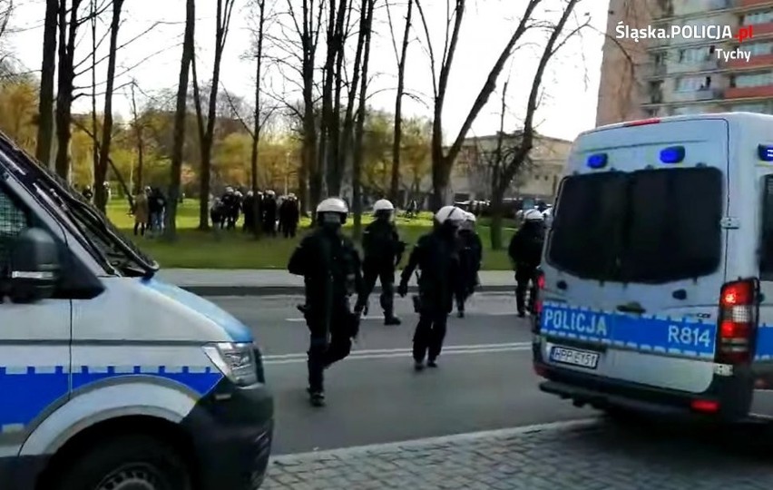 Policjanci zabezpieczali GKS-u Tychy z Radomiakiem....