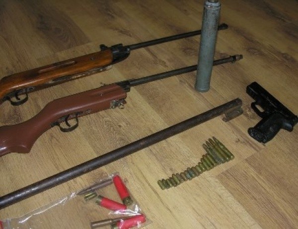 Krasnystaw: Policjanci zlikwidowali dwa arsenały broni i amunicji